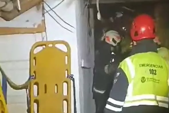 El conmovedor video del rescate de un niño en el derrumbe de Floresta. (Foto: captura de video de @EmergenciasBA)