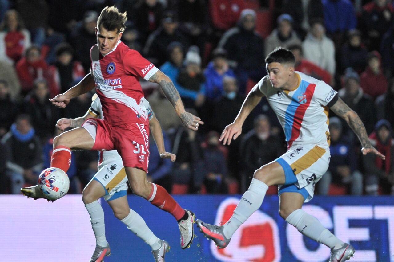 El triunfo no pudo ser para ninguno de los dos