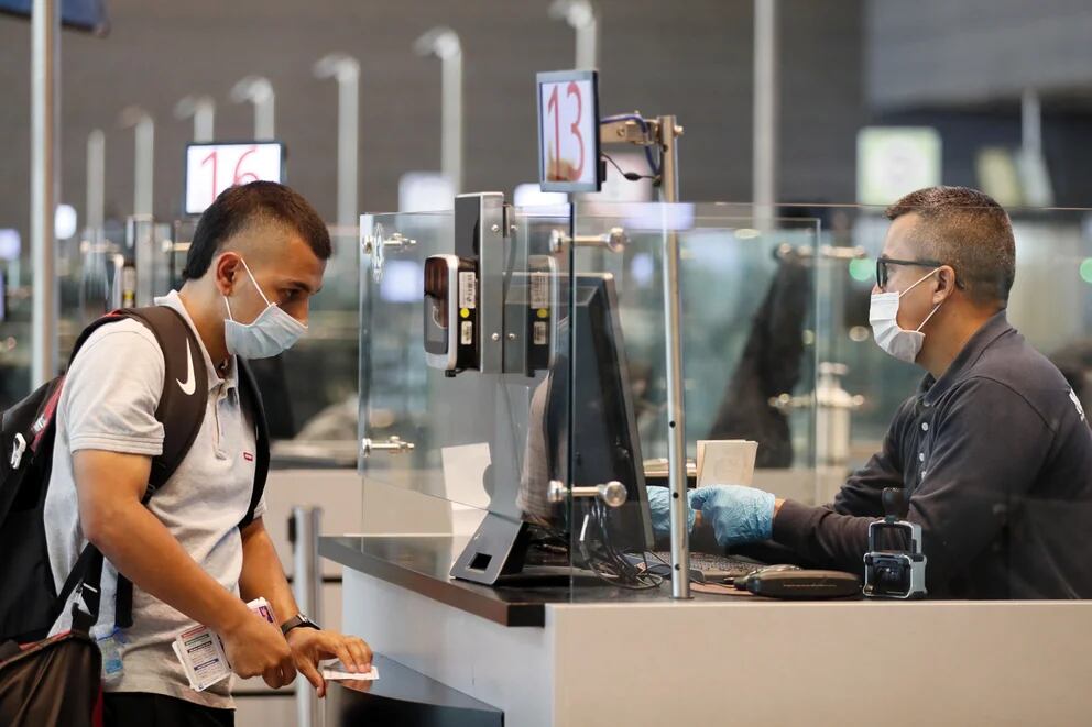 Verano 2023 y covid-19: las restricciones y vacunas que piden los países más elegidos por turistas argentinos. Imagen: EFE.   