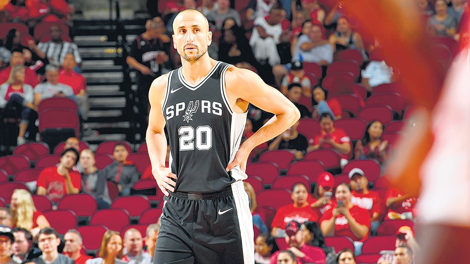 Emanuel Ginóbili con la camiseta de San Antonio Spurs, la que vistió en su retiro.