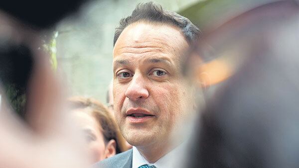 El primer ministro irlandés, Leo Varadkar, informó al Parlamento que “cientos de miles” de personas estarían afectadas.