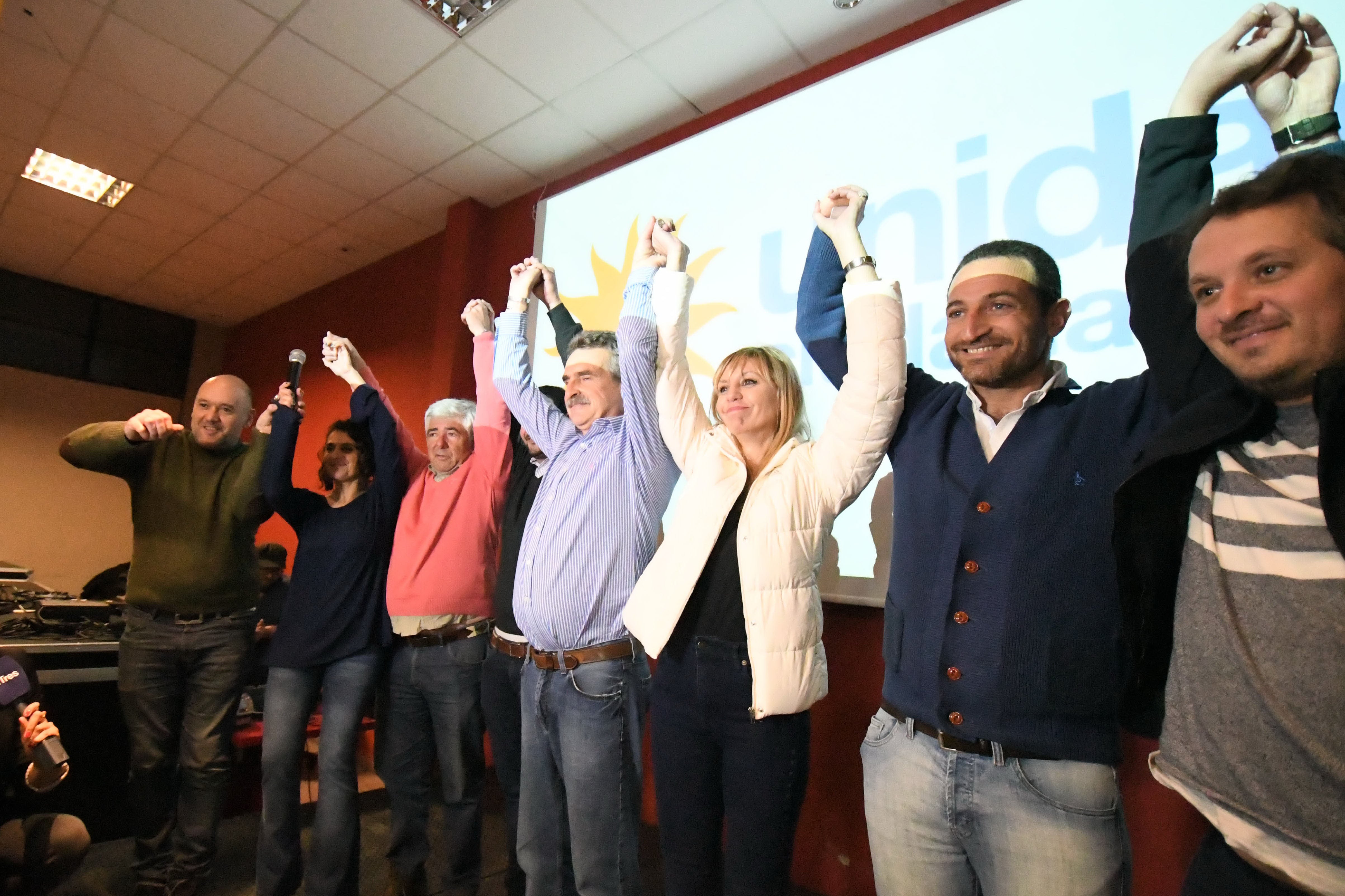 Rossi fue claro ganador en una interna que dejó al PJ a cuatro puntos de Cambiemos.