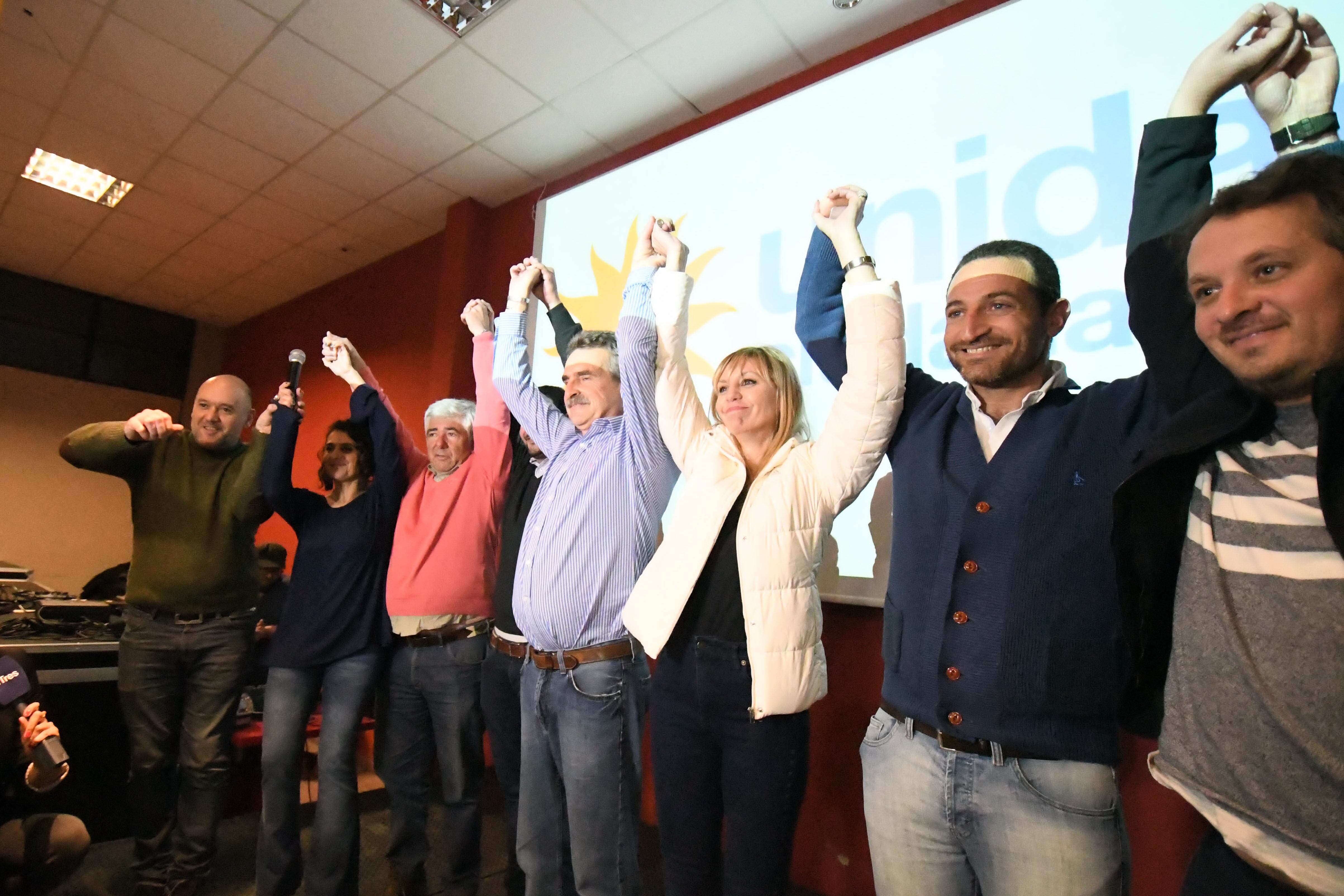 Rossi fue claro ganador en una interna que dejó al PJ a cuatro puntos de Cambiemos.