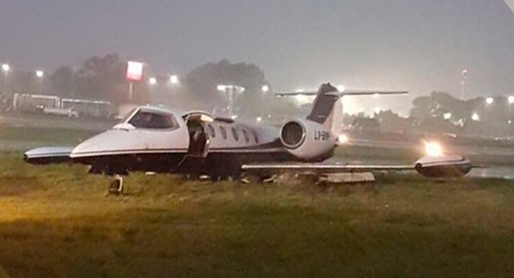 Así quedó el avión tras el aterrizaje fallido.