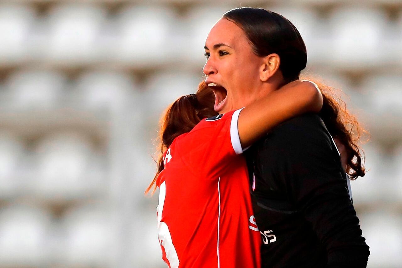 Katherine Tapia, la arquera colombiana, fue clave para eliminar a Corinthians.
