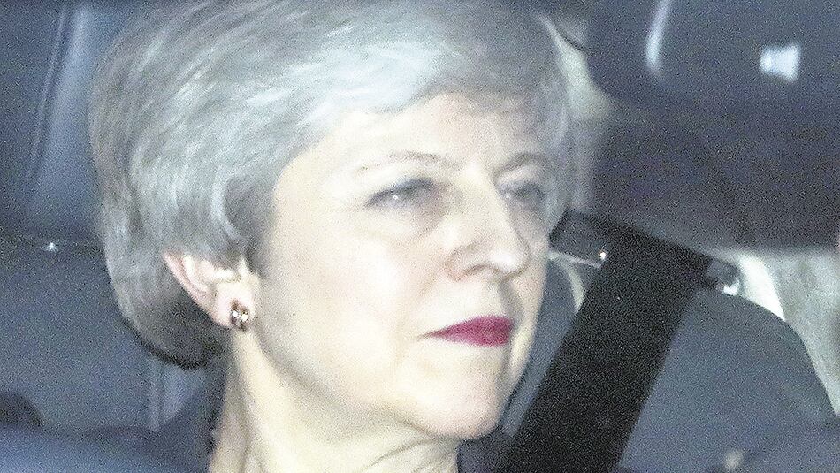 May necesita convencer al menos a 75 de sus propios legisladores.