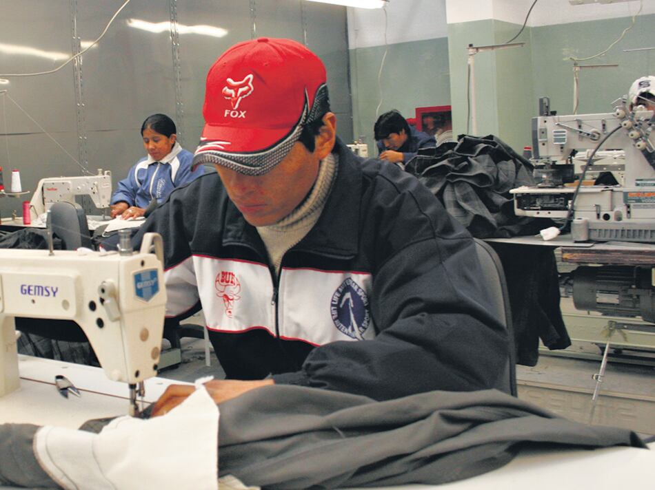 El rubro indumentaria y textil cayó 15,7 por ciento. 