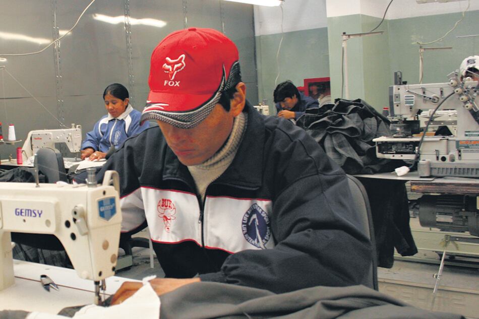 El rubro indumentaria y textil cayó 15,7 por ciento.