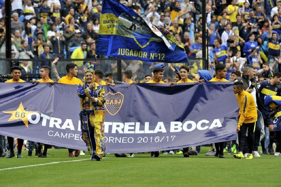 Laudonio, con ropa de gala, para celebrar un nuevo título de Boca.