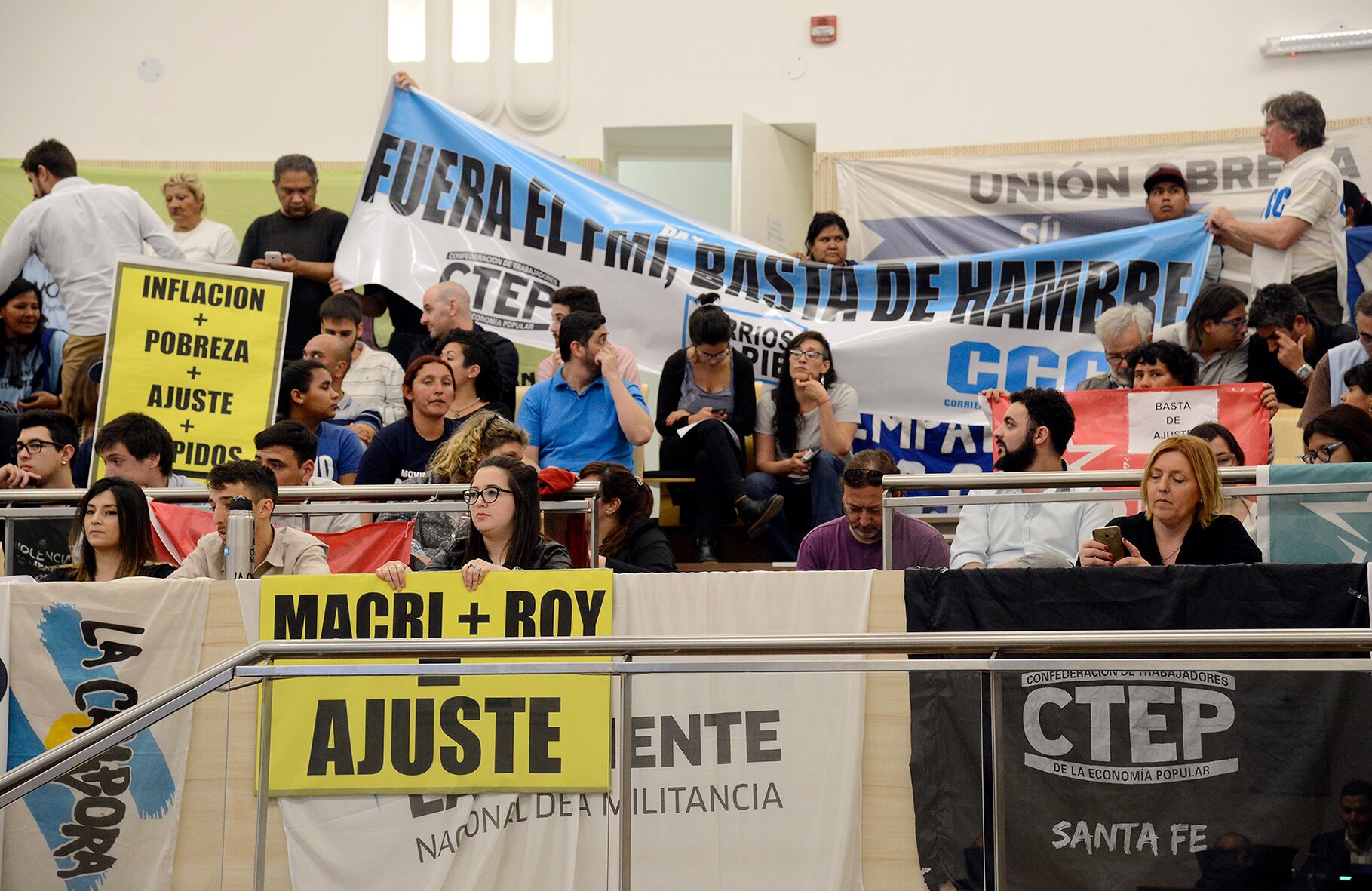 La sesión fue seguida por las organizaciones sociales que reclaman mayor asistencia.