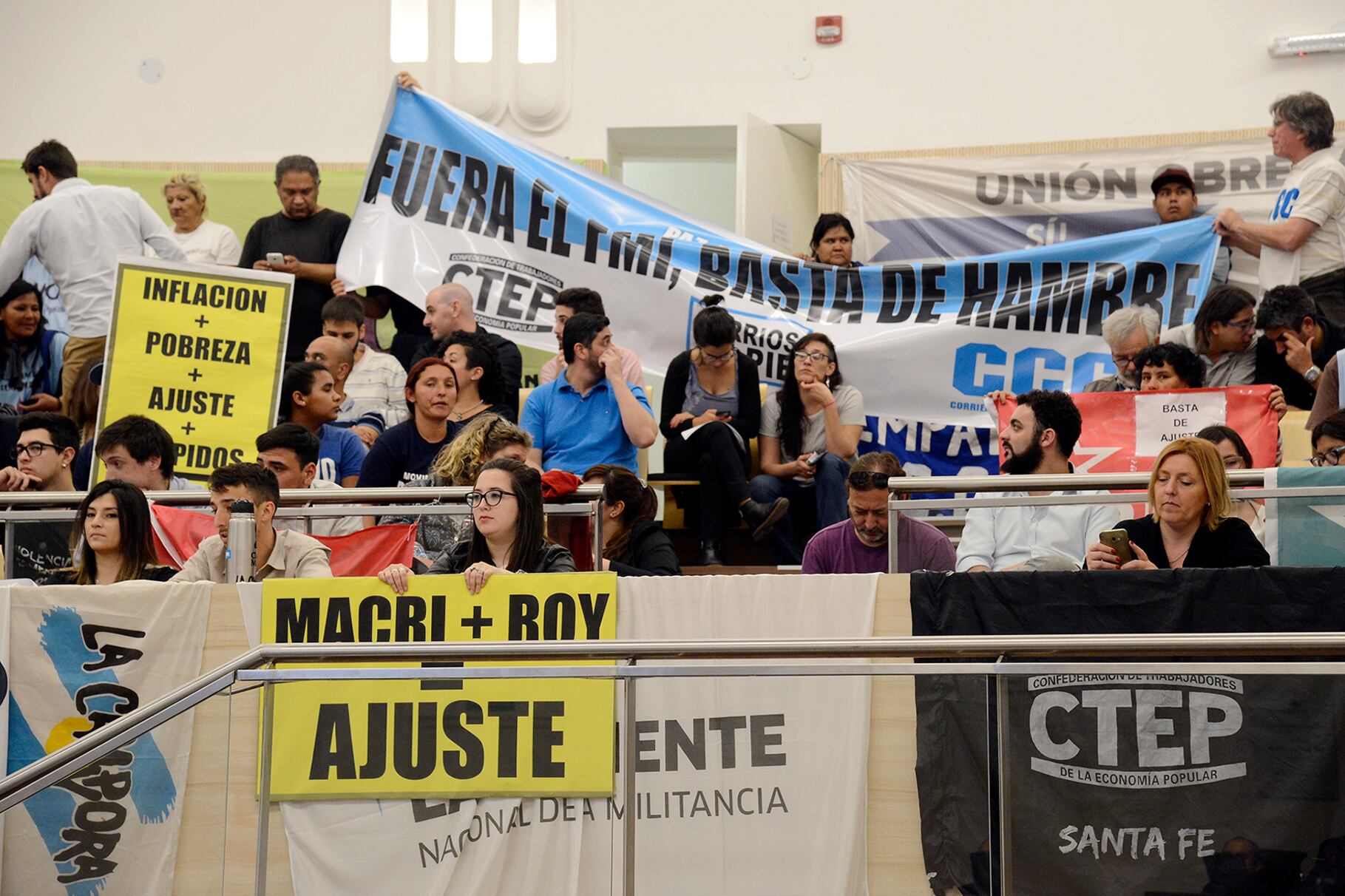 La sesión fue seguida por las organizaciones sociales que reclaman mayor asistencia.