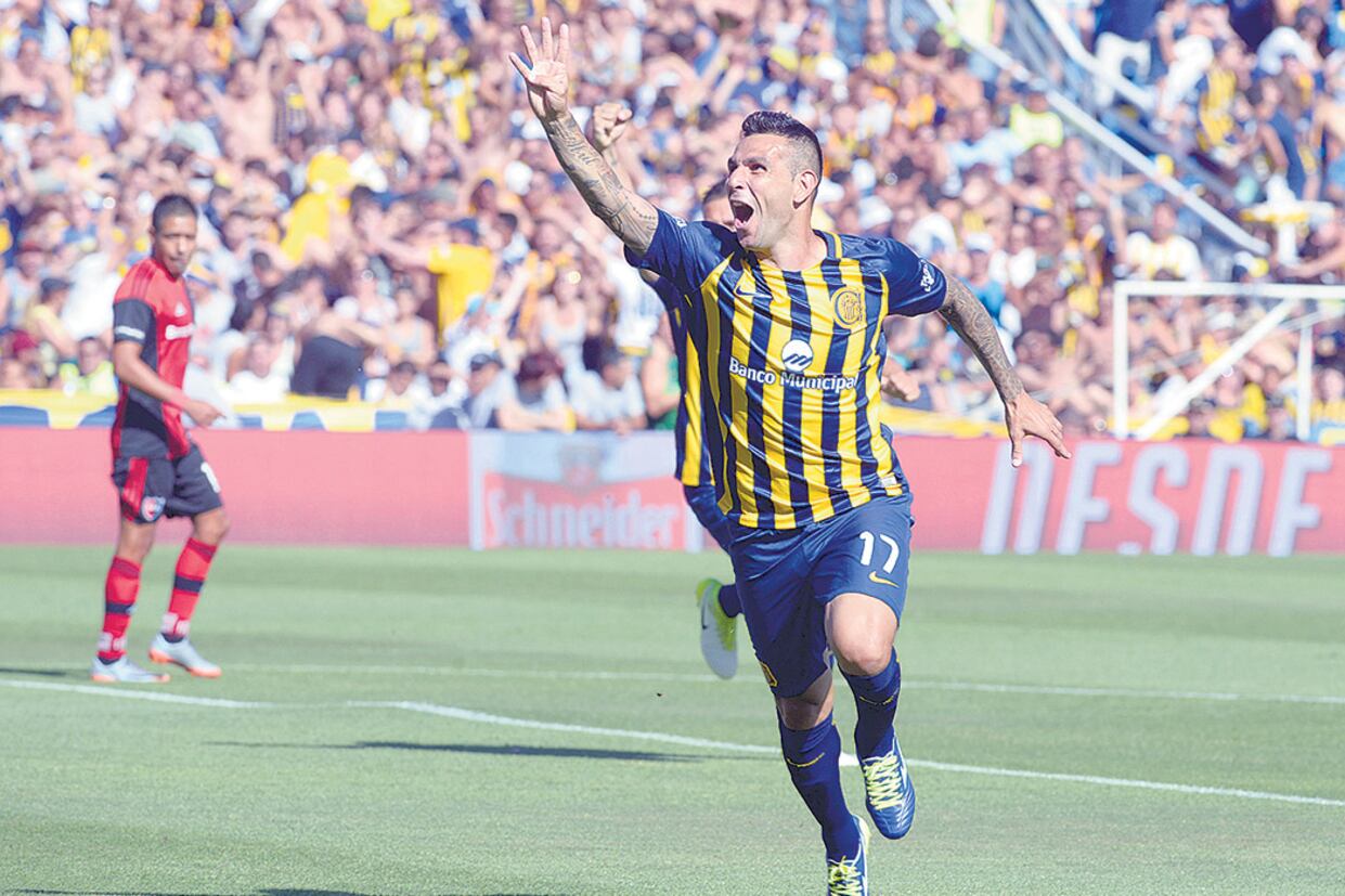 Germán Herrera grita su gol, el único del clásico rosarino, de cara a las tribunas del Gigante de Arroyito.