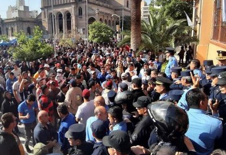 Desde febrero cambia la situación laboral de 381 trabajadores municipales. 