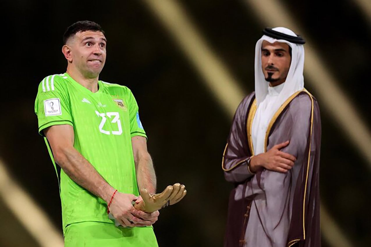 Emiliano "Dibu" Martínez, en su postal más elocuente de Qatar