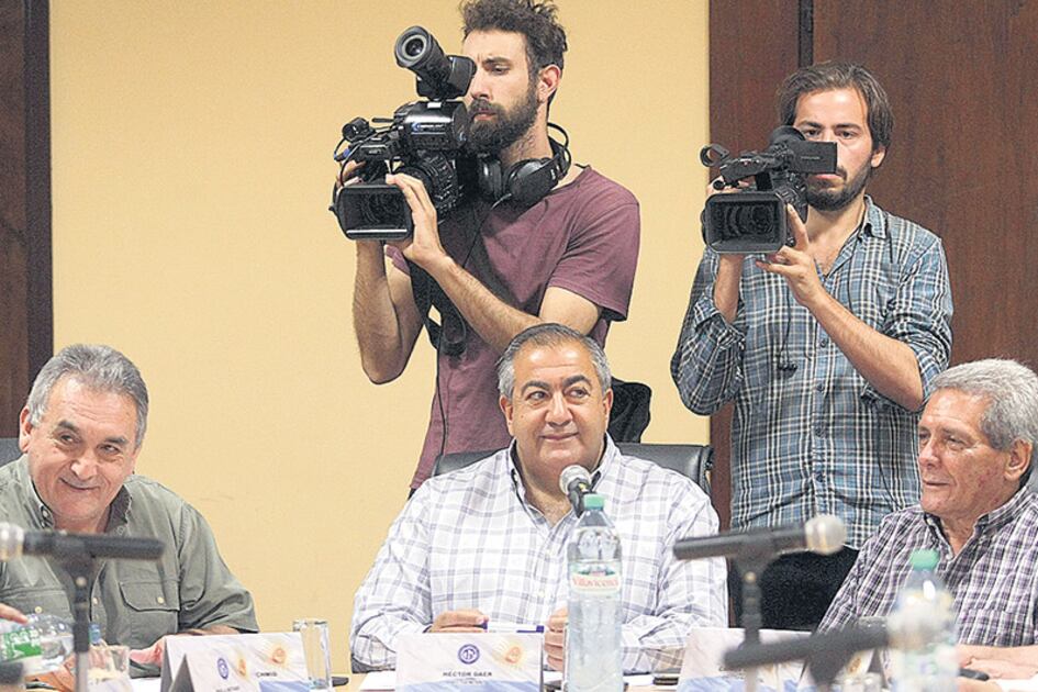 Carlos Acuña, Héctor Daer y Juan Carlos Schmid encabezarán el encuentro de hoy.