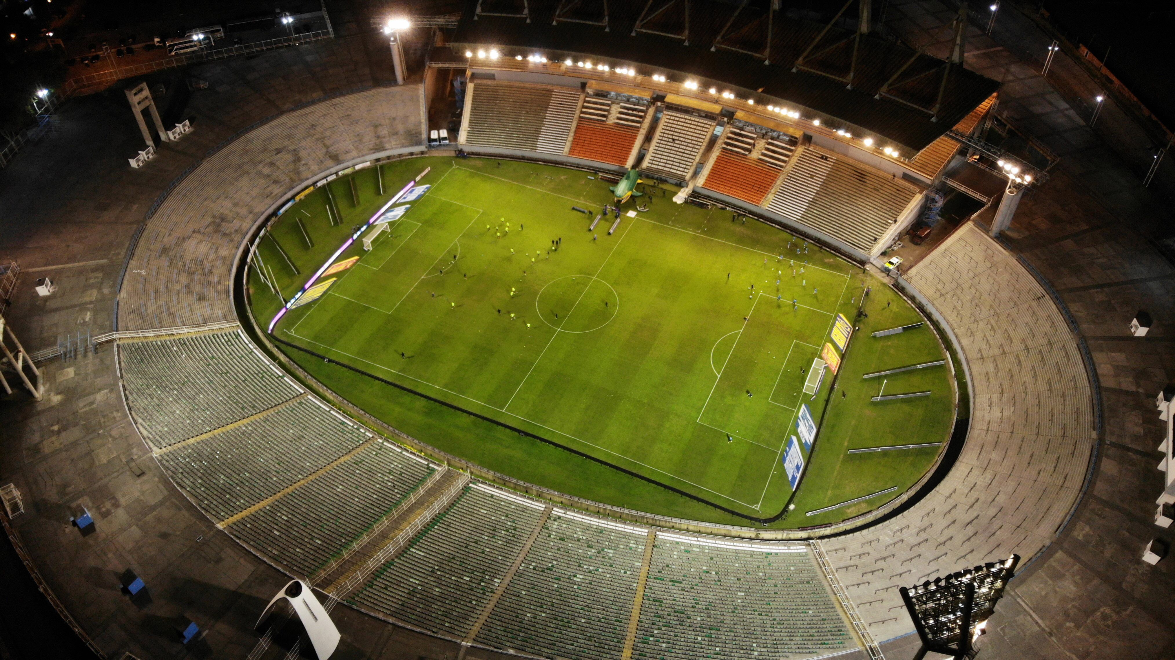 El Minella, sin público.