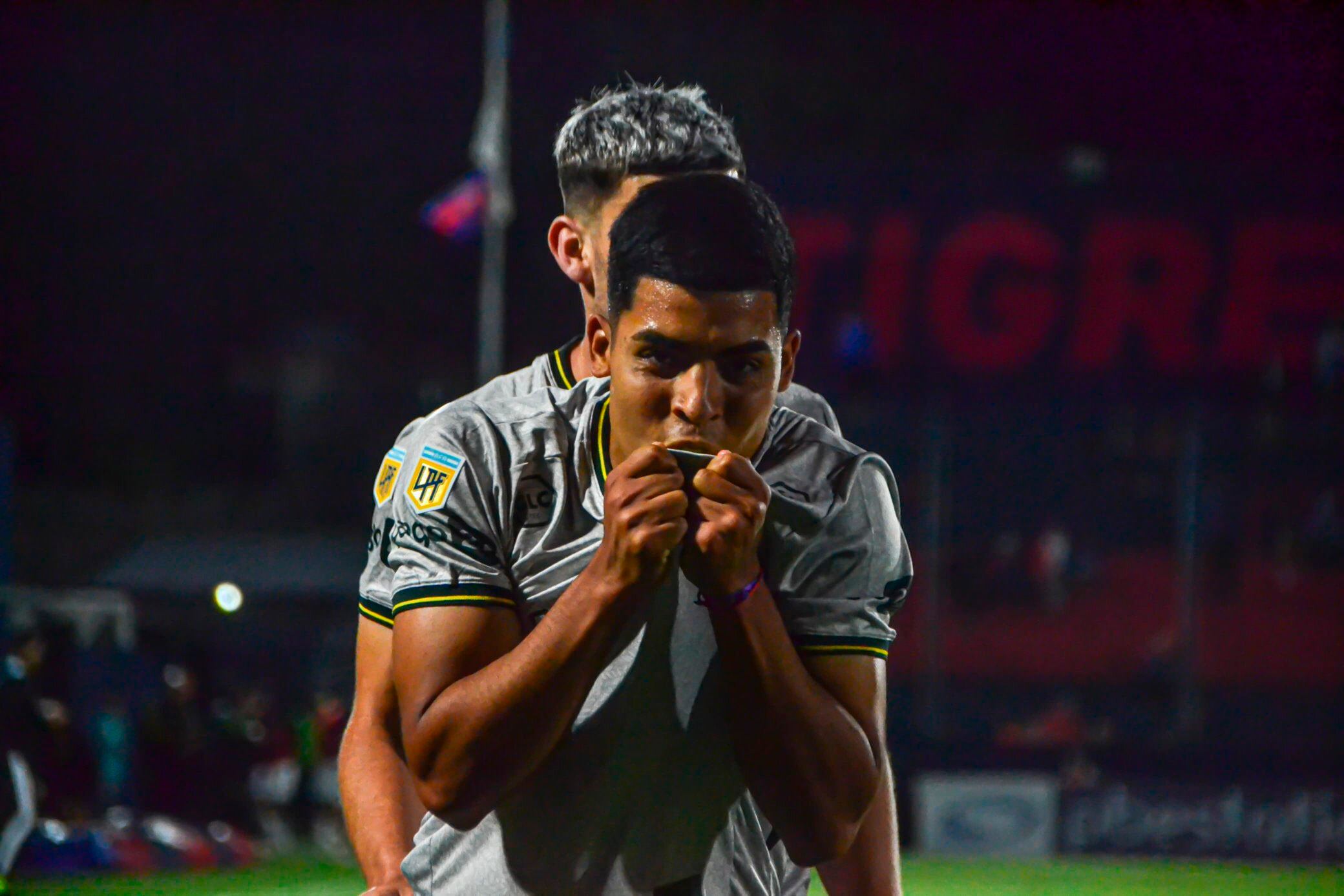 Schamine marcó su primer gol en Primera en el Halcón