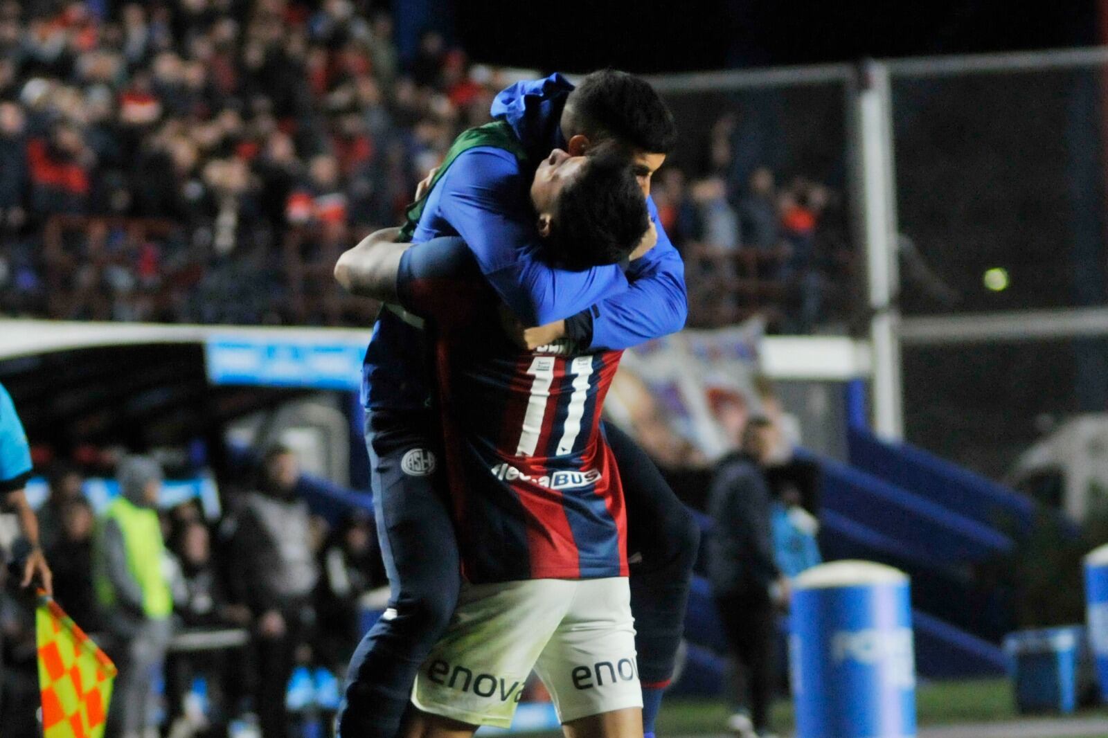 El paraguayo Bareiro marcó un golazo que fue determinante en el Ciclón