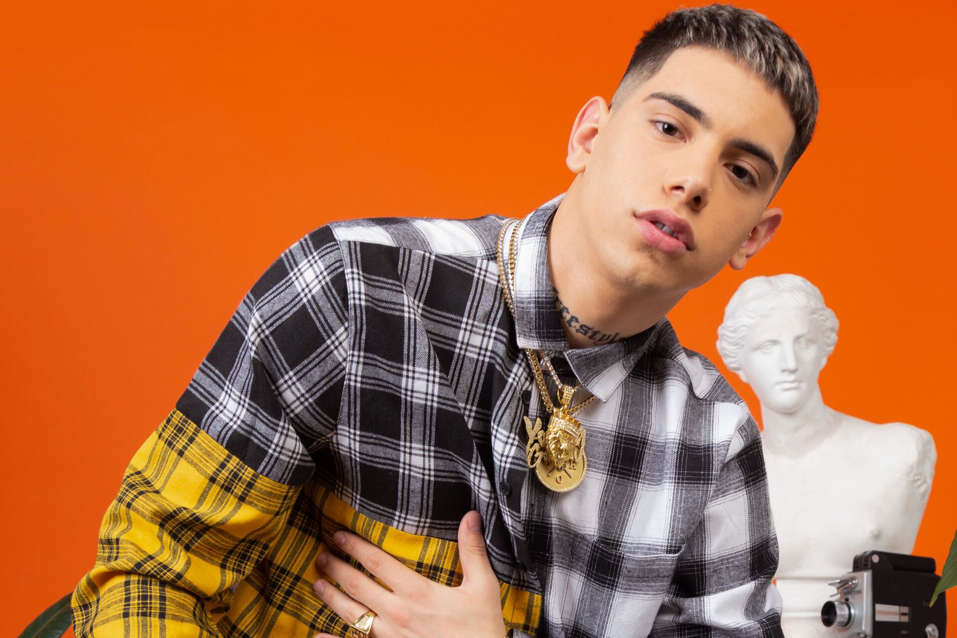 Ecko tenía una gira por México y España, pero la canceló por la pandemia, y ahora aprovecha el encierro grabando en casa.