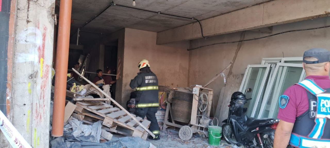 El edificio, en torre y con 10 pisos, cuenta con departamentos semipisos de 2 y pisos de 3 ambientes