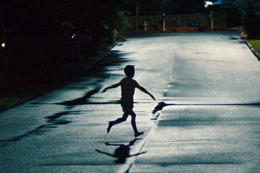 La ficción de director estadounidense se estructura en seis capítulos que siguen a personajes que representan alguna faceta del duelo