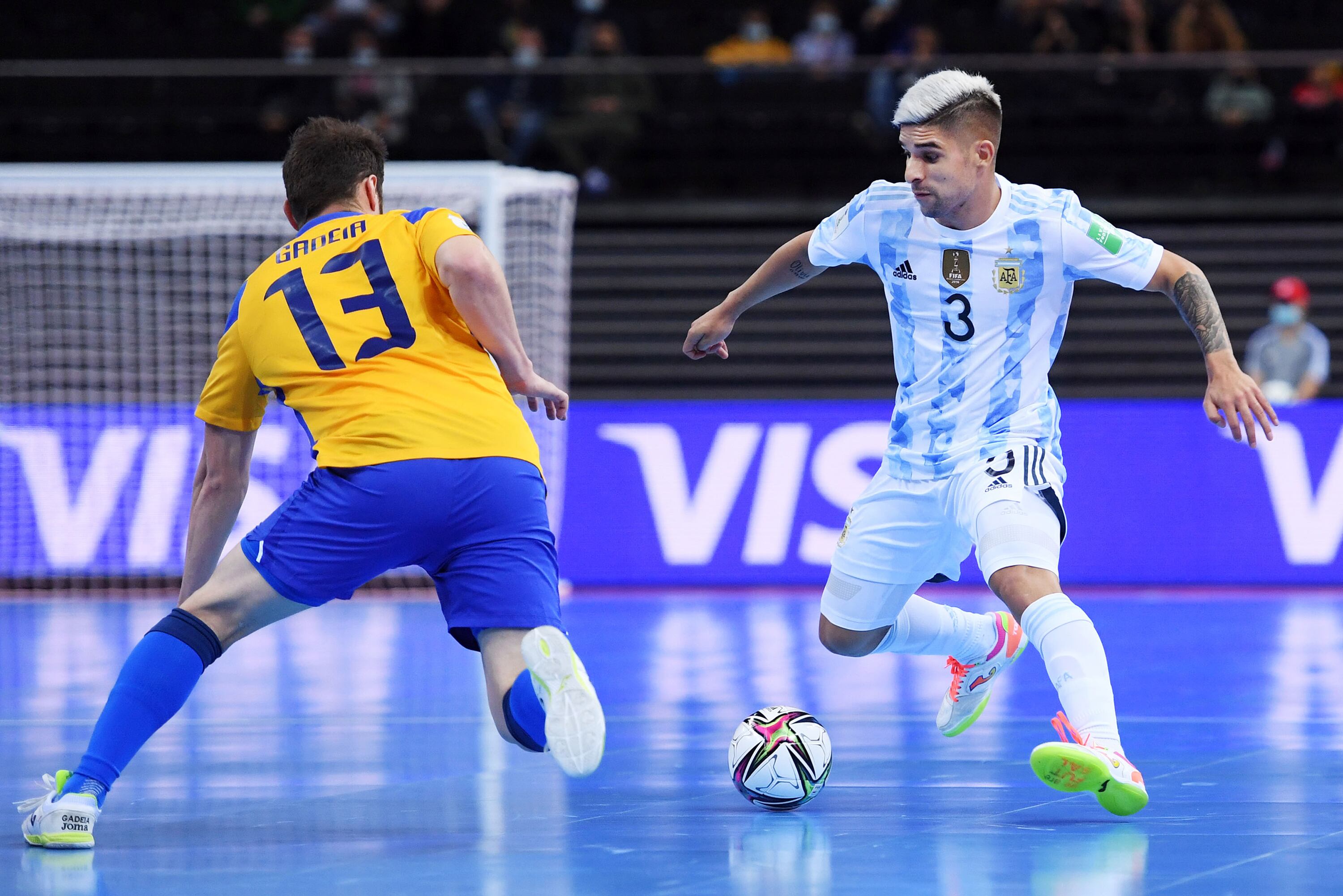 En la semifinal de 2021, Argentina se impuso 2-1 a Brasil