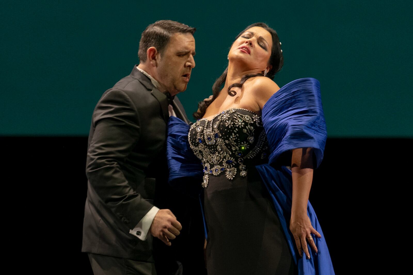 La rusa Anna Netrebko fue una Leonora descollante en Il Trovatore.