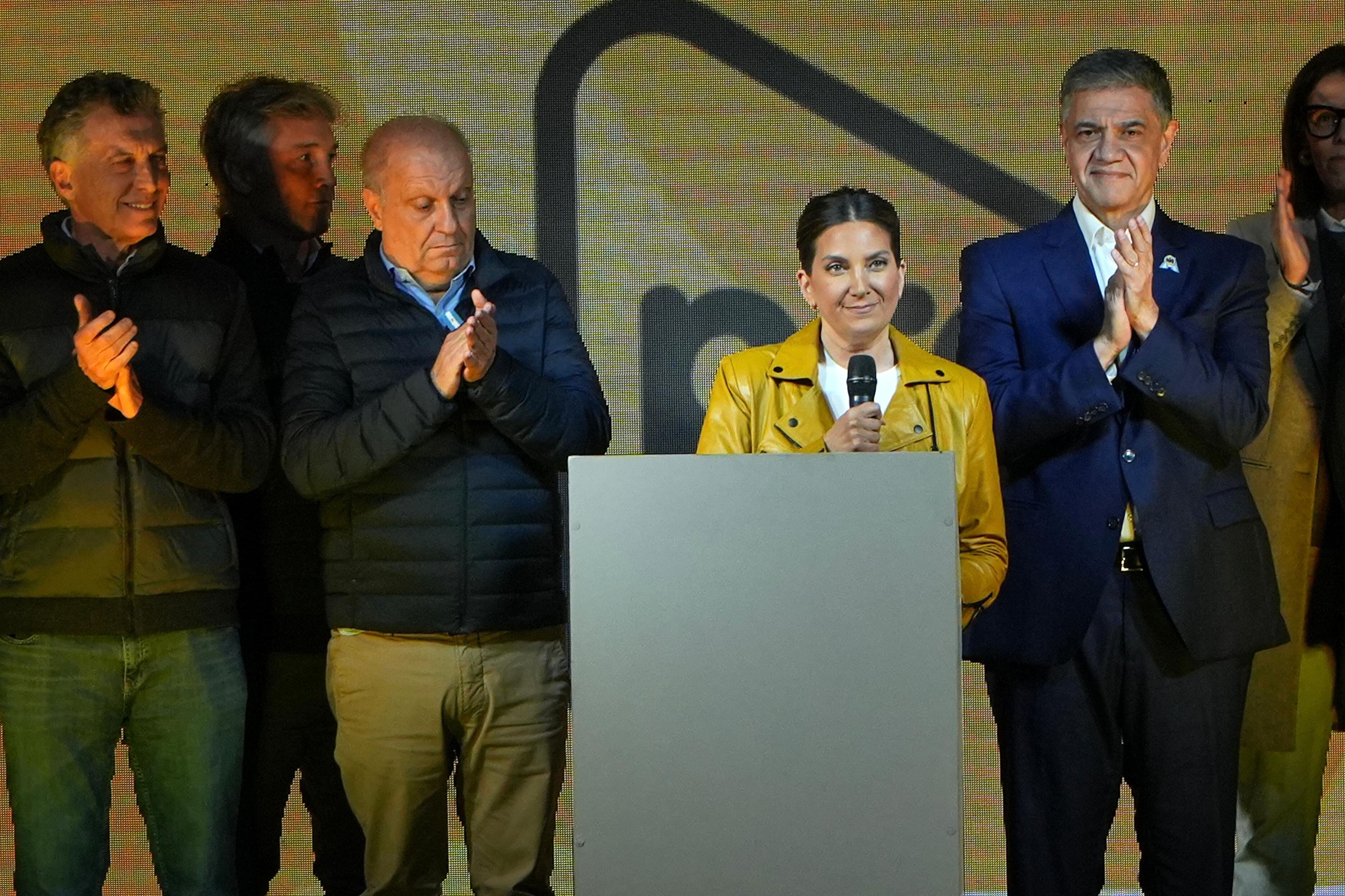 Mauricio Macri, Hernán Lombardi, Silvia Lospennato y Jorge Macri sobre el escenario.