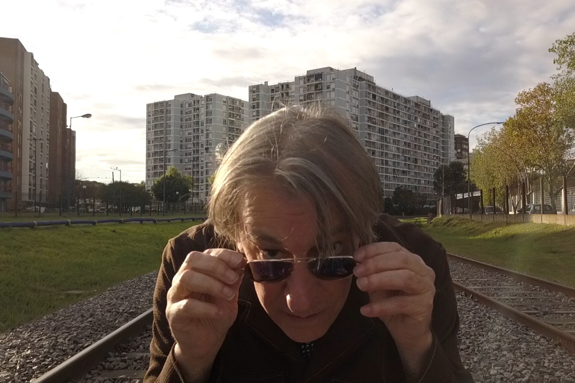 La película es un intento por revelar los muchos misterios que guarda Daniel Melero.