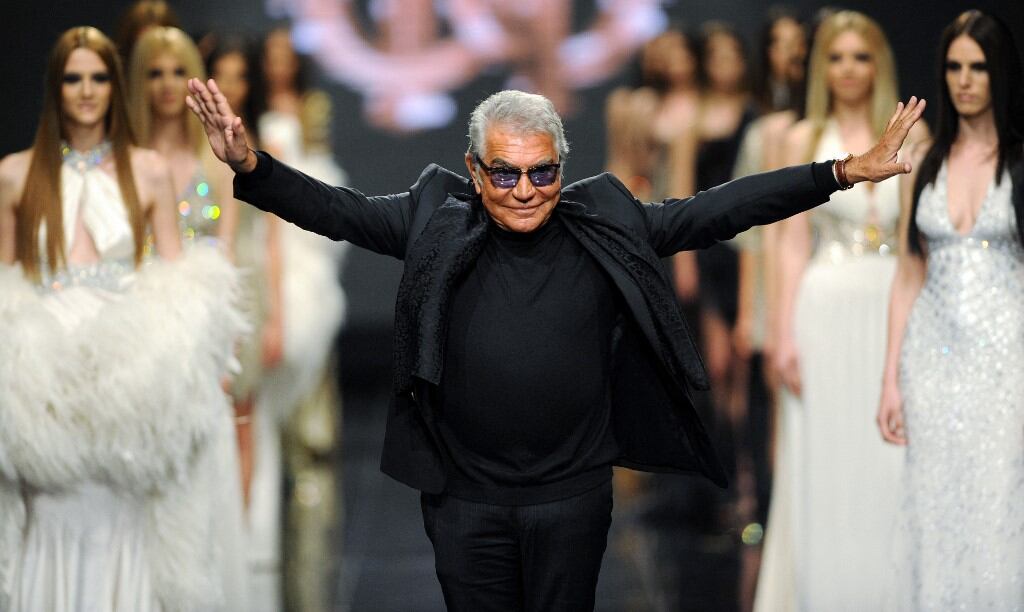 Murió el diseñador de moda italiano Roberto Cavalli.