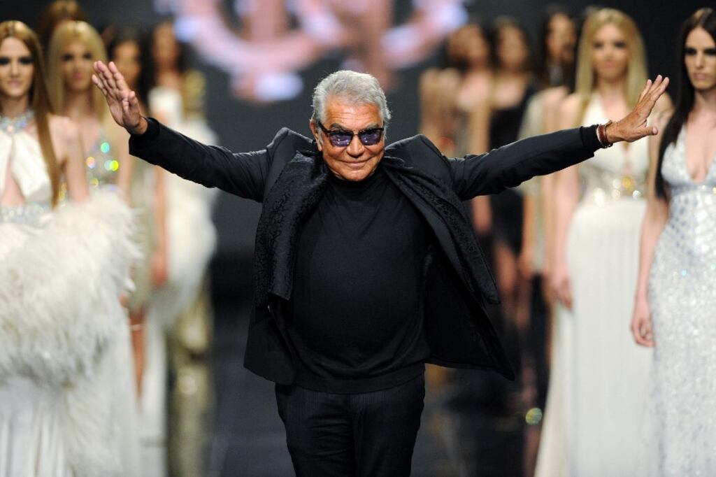 Murió el diseñador de moda italiano Roberto Cavalli.