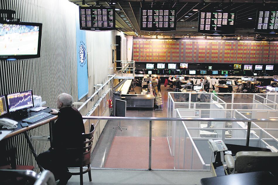 La diferencia del "contado con liqui" con el dólar oficial llegó al 15,1 por ciento.