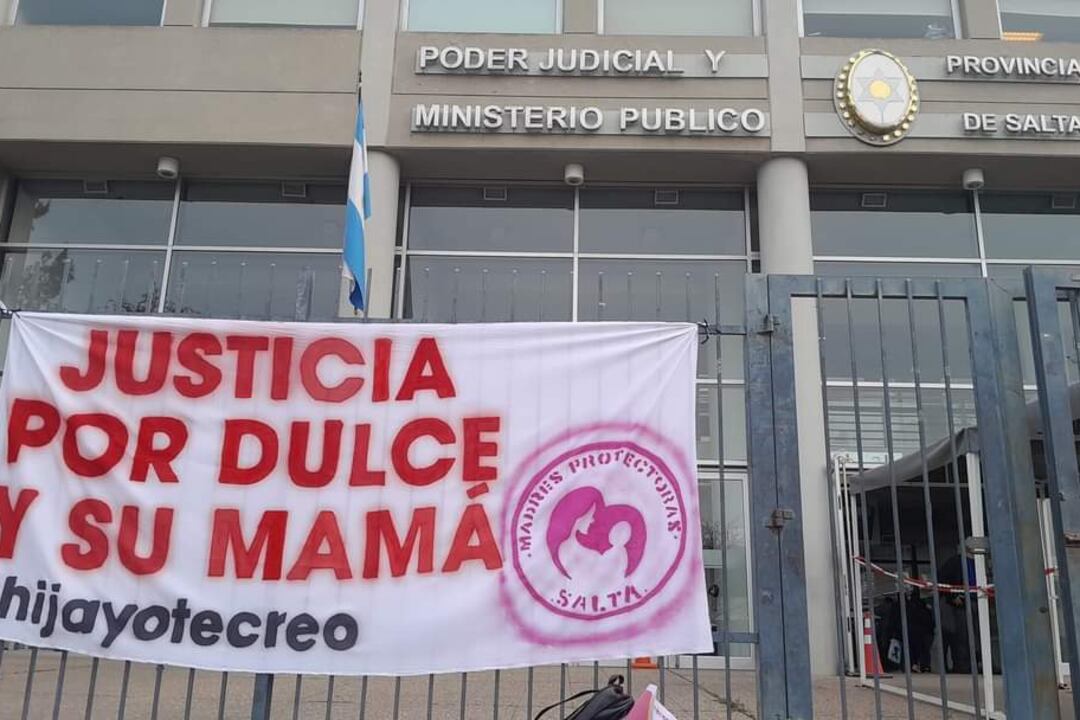 Manifestación durante el juicio penal