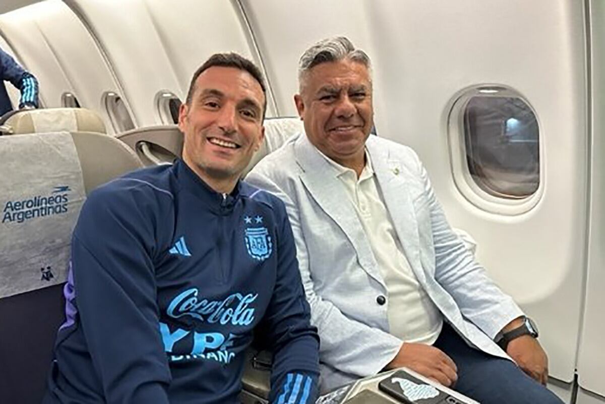 Lionel Scaloni y el presidente de la AFA Claudio Tapia