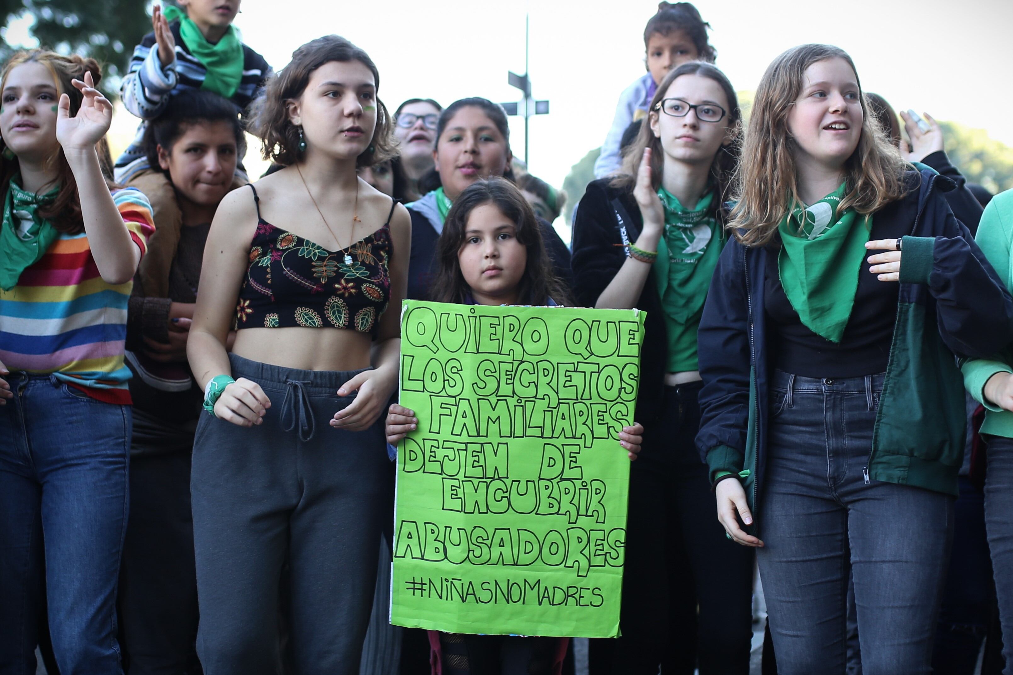 La avanzada antiderechos intenta criminalizar a las madres protectoras y revictimizar a las infancias