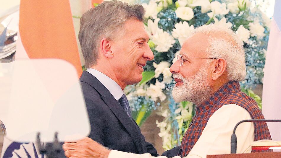 Mauricio Macri y Narendra Modi en el intercambio de saludos.