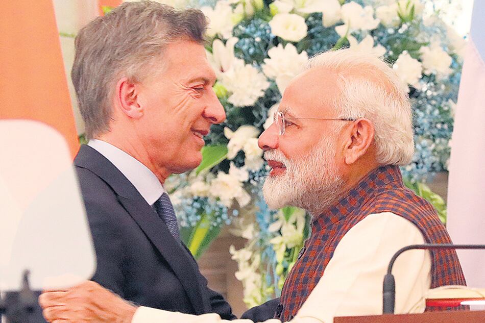 Mauricio Macri y Narendra Modi en el intercambio de saludos.
