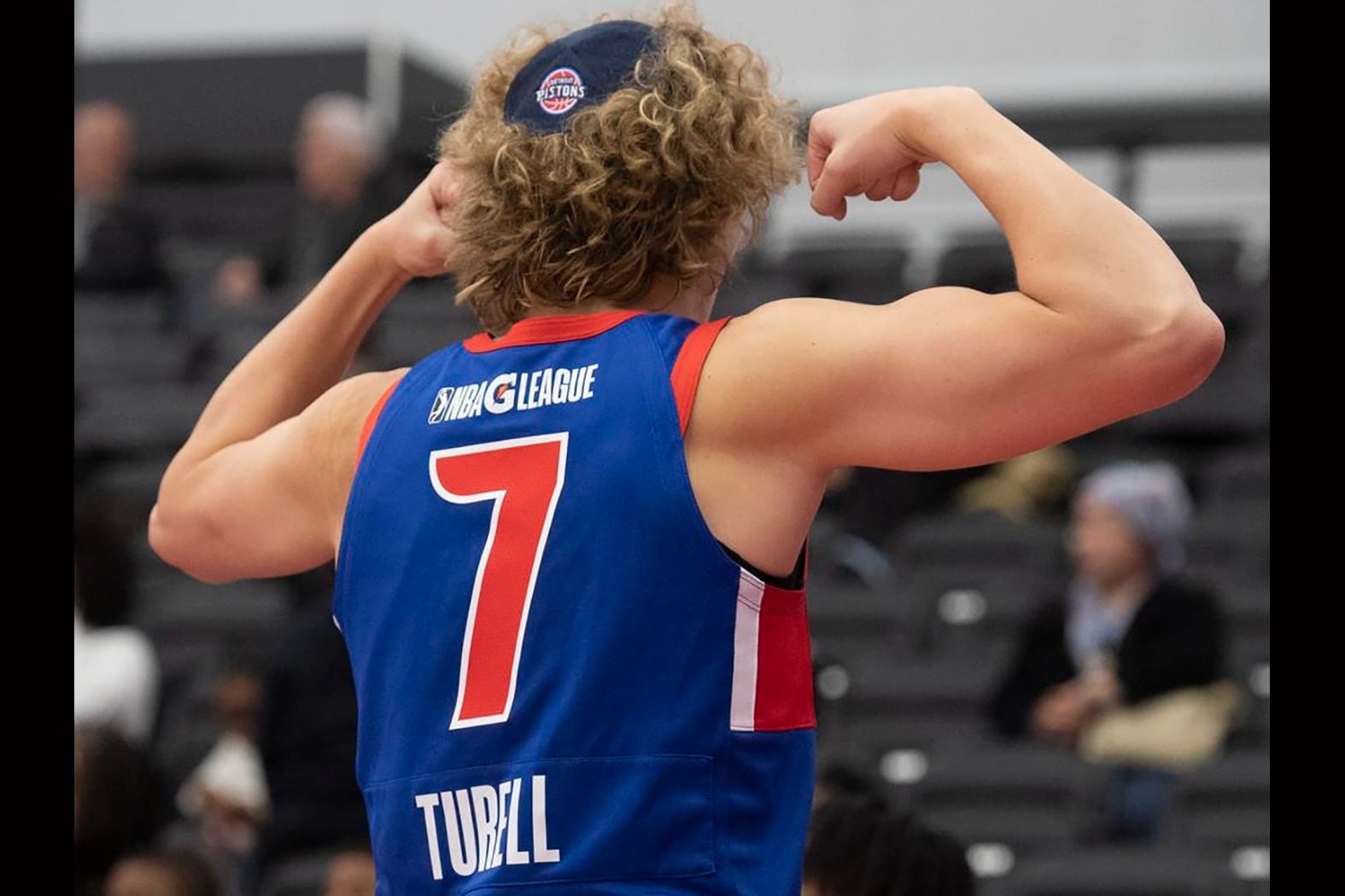 El alero Ryab Turell. 