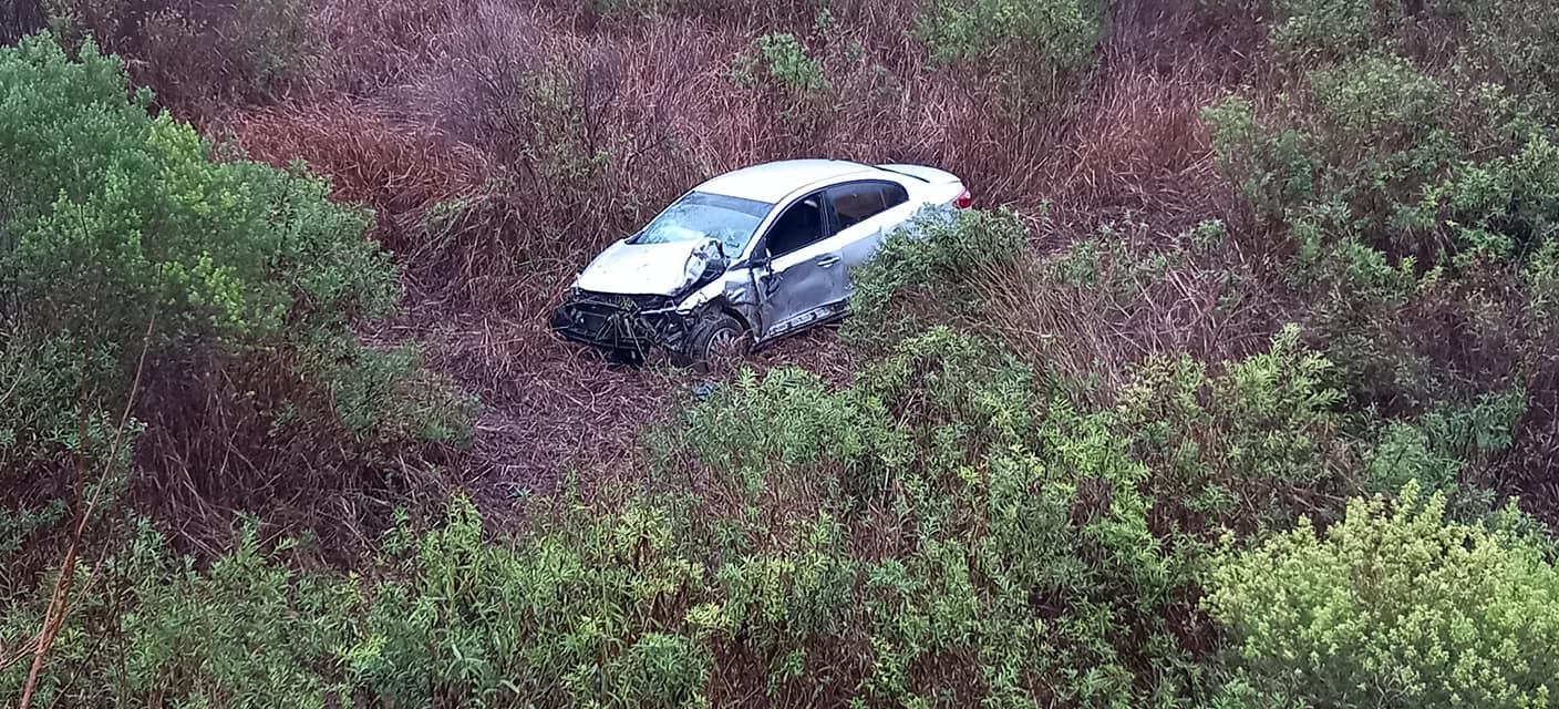 El auto del hombre que murió atropellado en la ruta 12, en la localidad de El Palenque, a 40 km de Paraná.