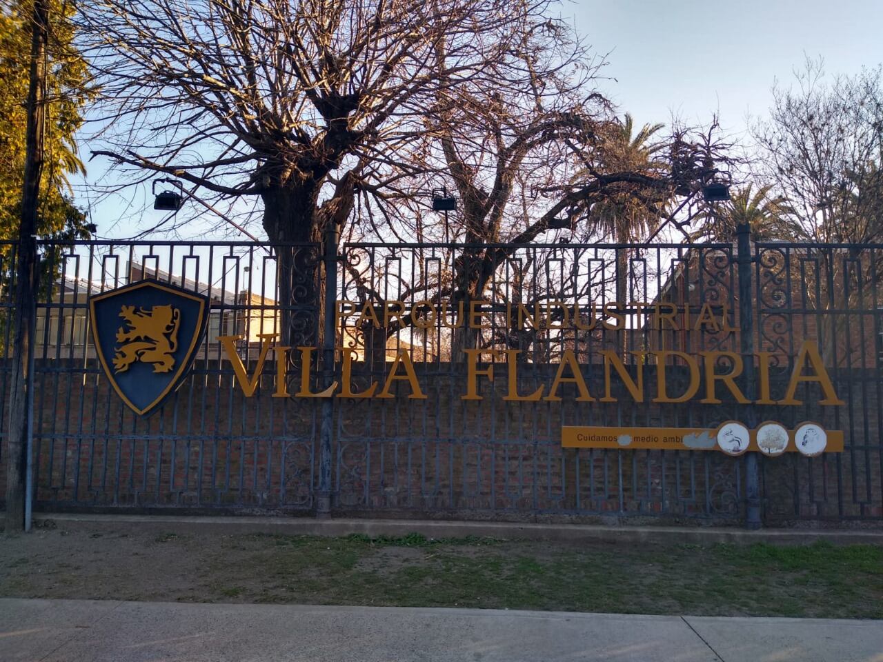 El ingreso al Parque Industrial de Villa Flandria, donde funcionó Linera Bonaerense.