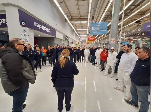 Asamblea de trabajadores de Changomás, tras los despidos