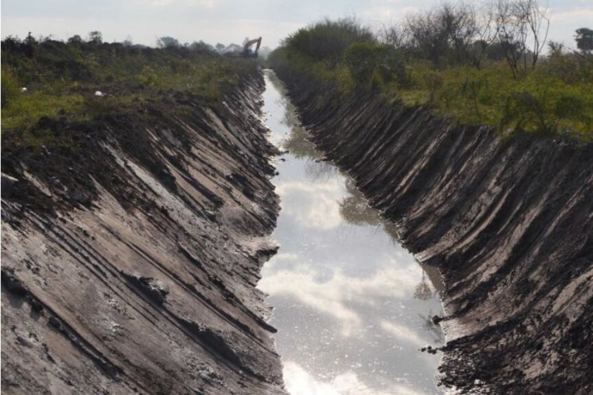 Buzos tácticos hallaron restos óseos en el Canal Quijano, Chaco,