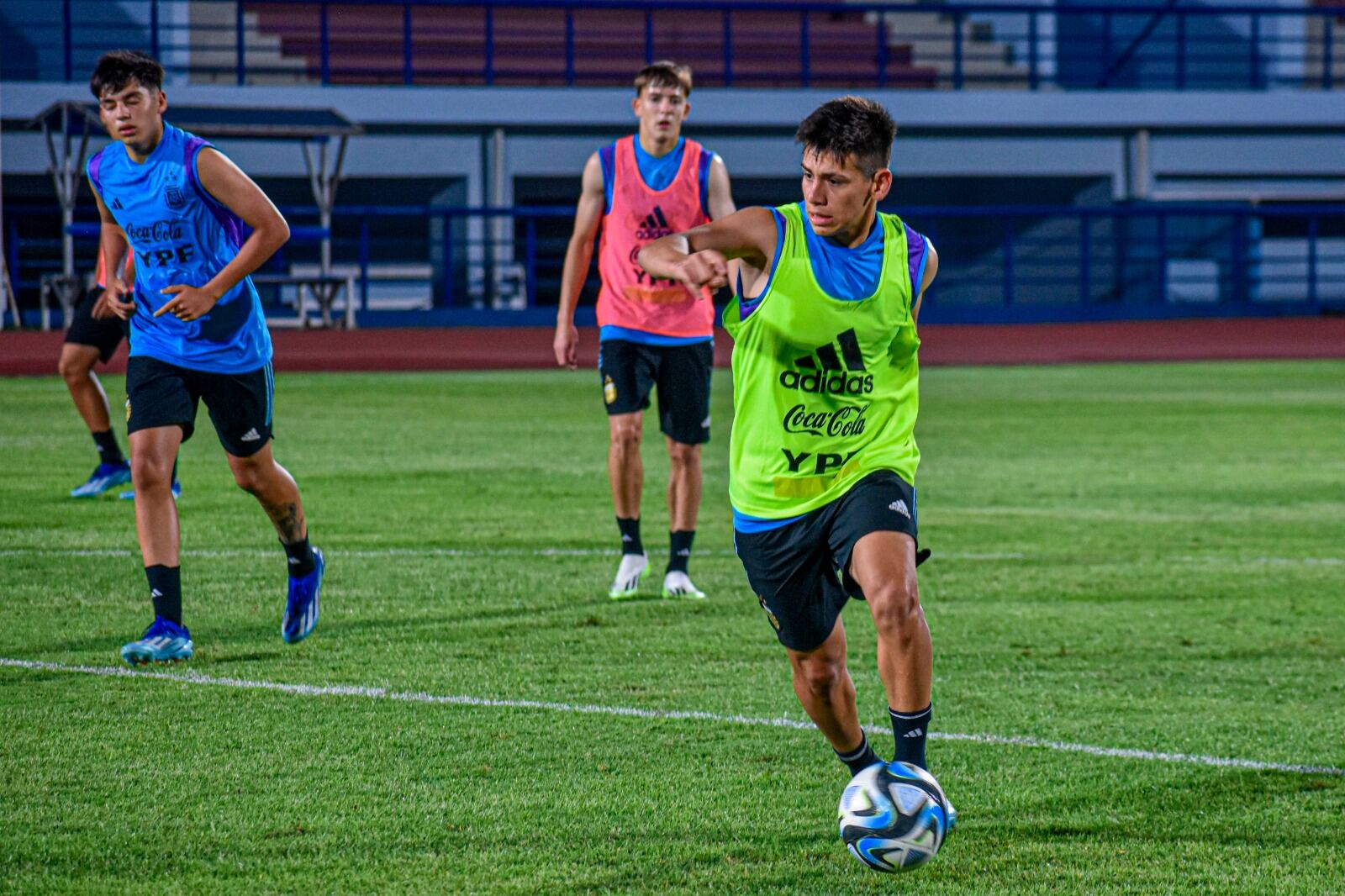 El Diablito Echeverri, capitán y diez del equipo: lleva un gol
