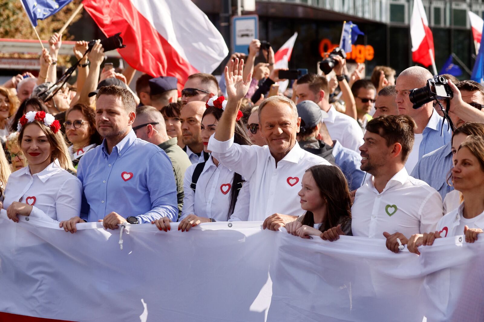 Donald Tusk lideró la marcha en la capital polaca. 