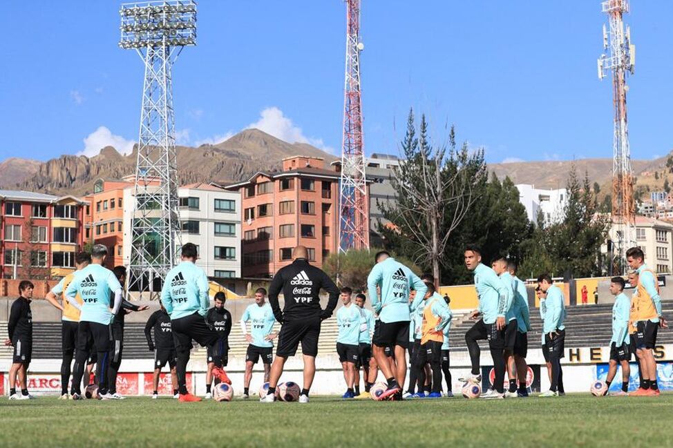 El equipo se entrenó en el estadio Hernando Siles de la Paz.