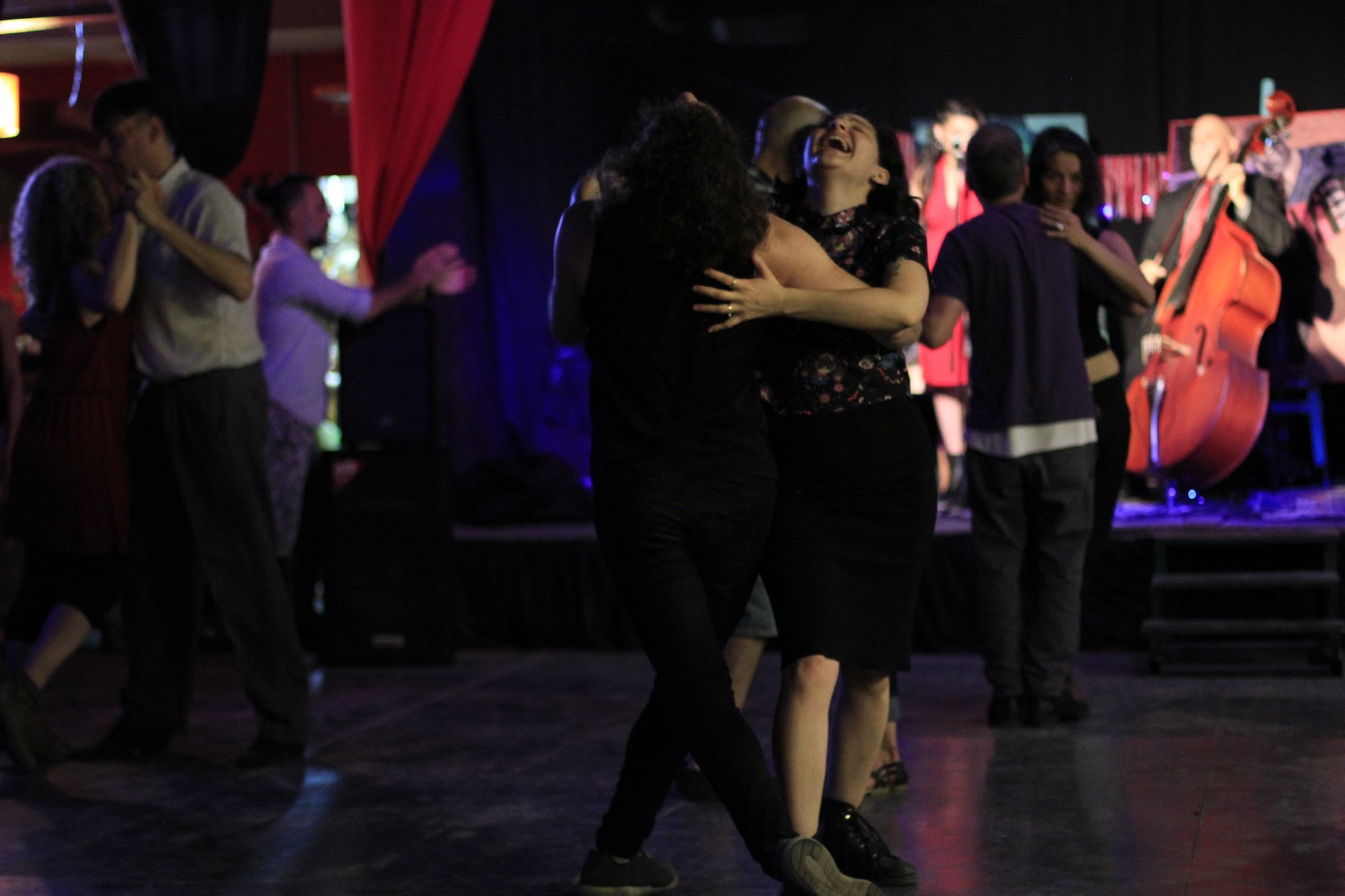 Al sur del conurbano bonaerense, ocurre una vez al mes la Milonga "VIVAS", un evento con perspectiva feminista que busca romper con los códigos patriarcales en el tango. (FB/vivastango)