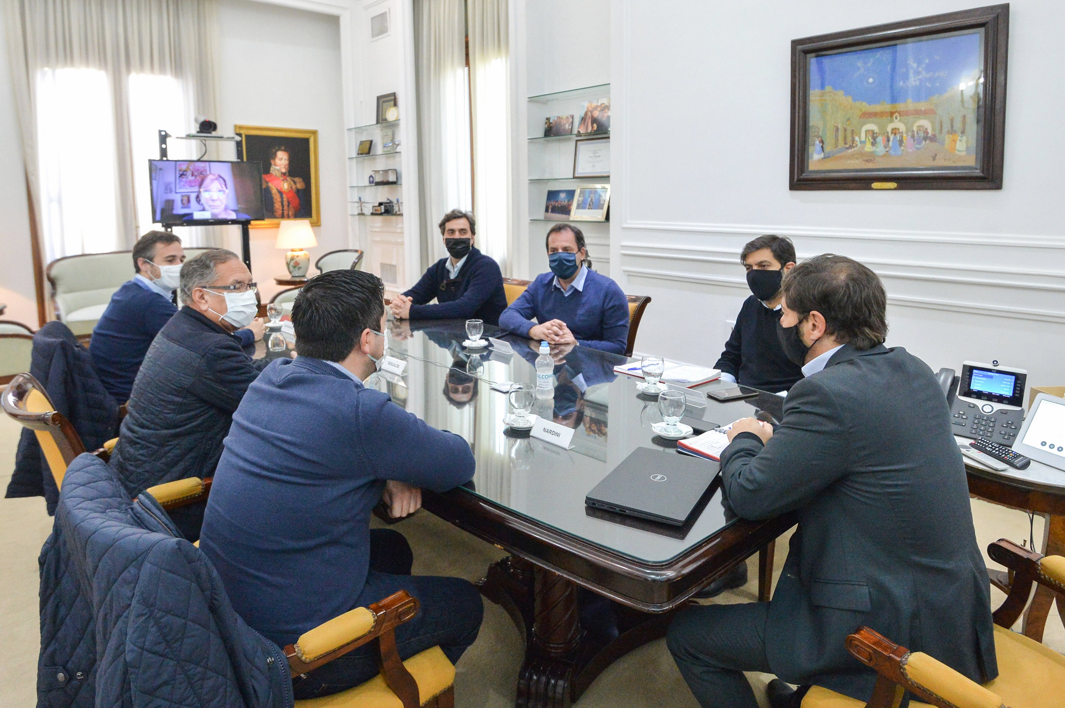 Antes de la conferencia conjunta con el Presidente y Rodríguez Larreta, Kicillof analizó la situación sanitaria  con un grupo de intendentes.