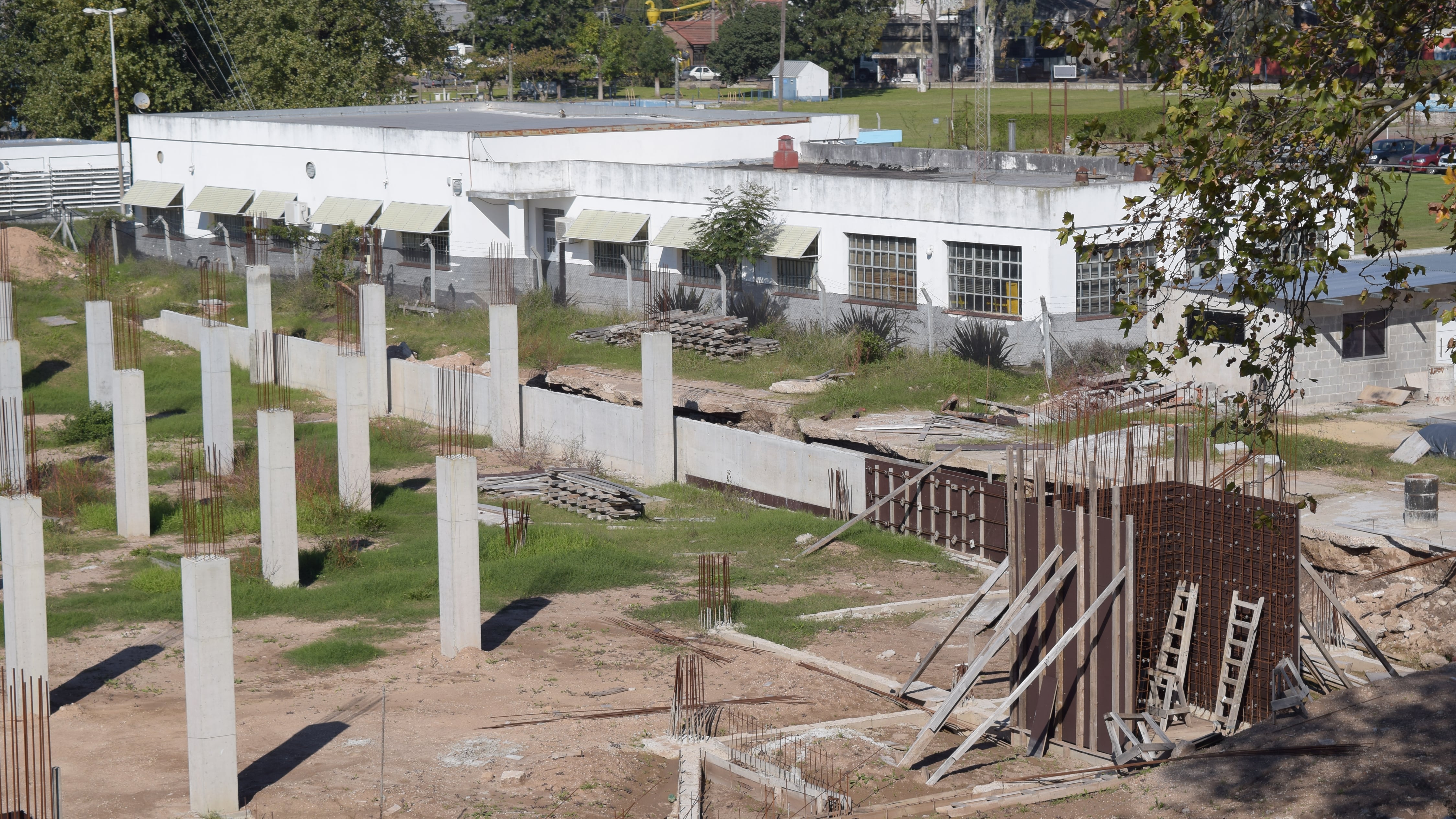 Obras inconclusas en la UNAJ, una de las universidades afectadas por el ajuste.