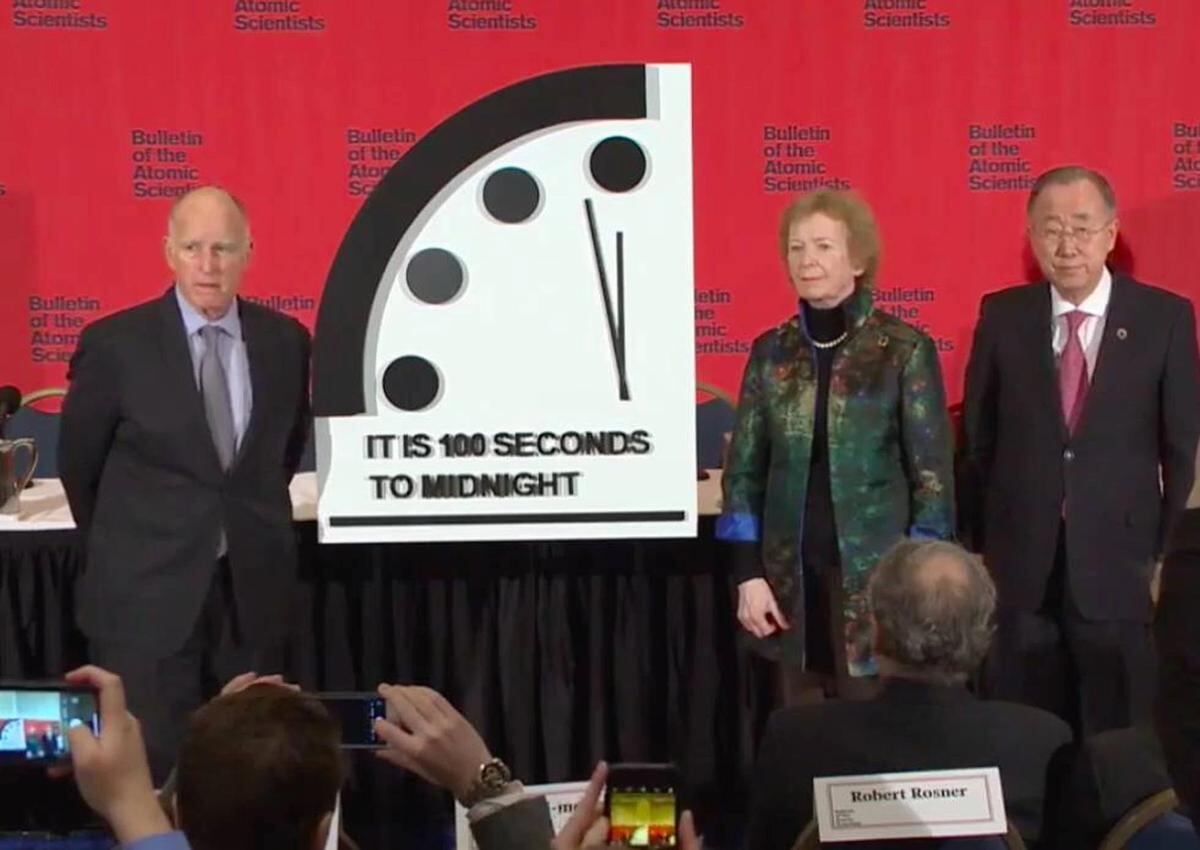 Las agujas se acercan a la medianoche. (Fuente: Bulletin of the Atomic Scientists.)