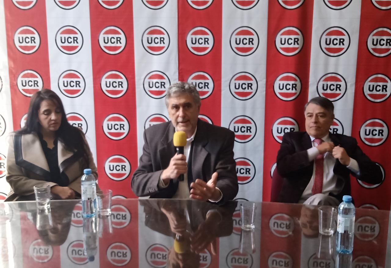 Tusnelda Rodríguez, Bernardo Solá y Rubén Correa. 